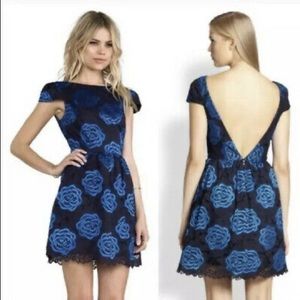 Alice + Olivia Nelly Puffed Short Sleeve Dress Navy Blue Size 6